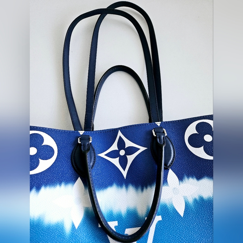 Louis Vuitton Blue Escale Limited Edition Onthego GM - Picture 8 of 15
